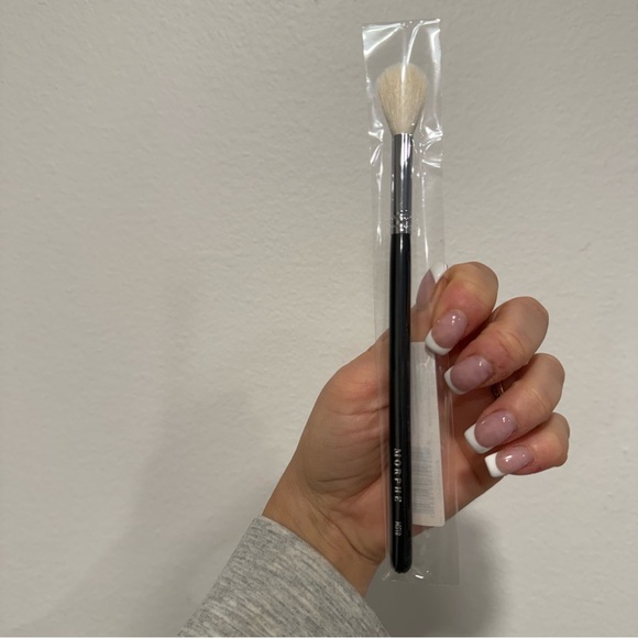 Morphe M510 Pro Round Blender Brush - Picture 4 of 4